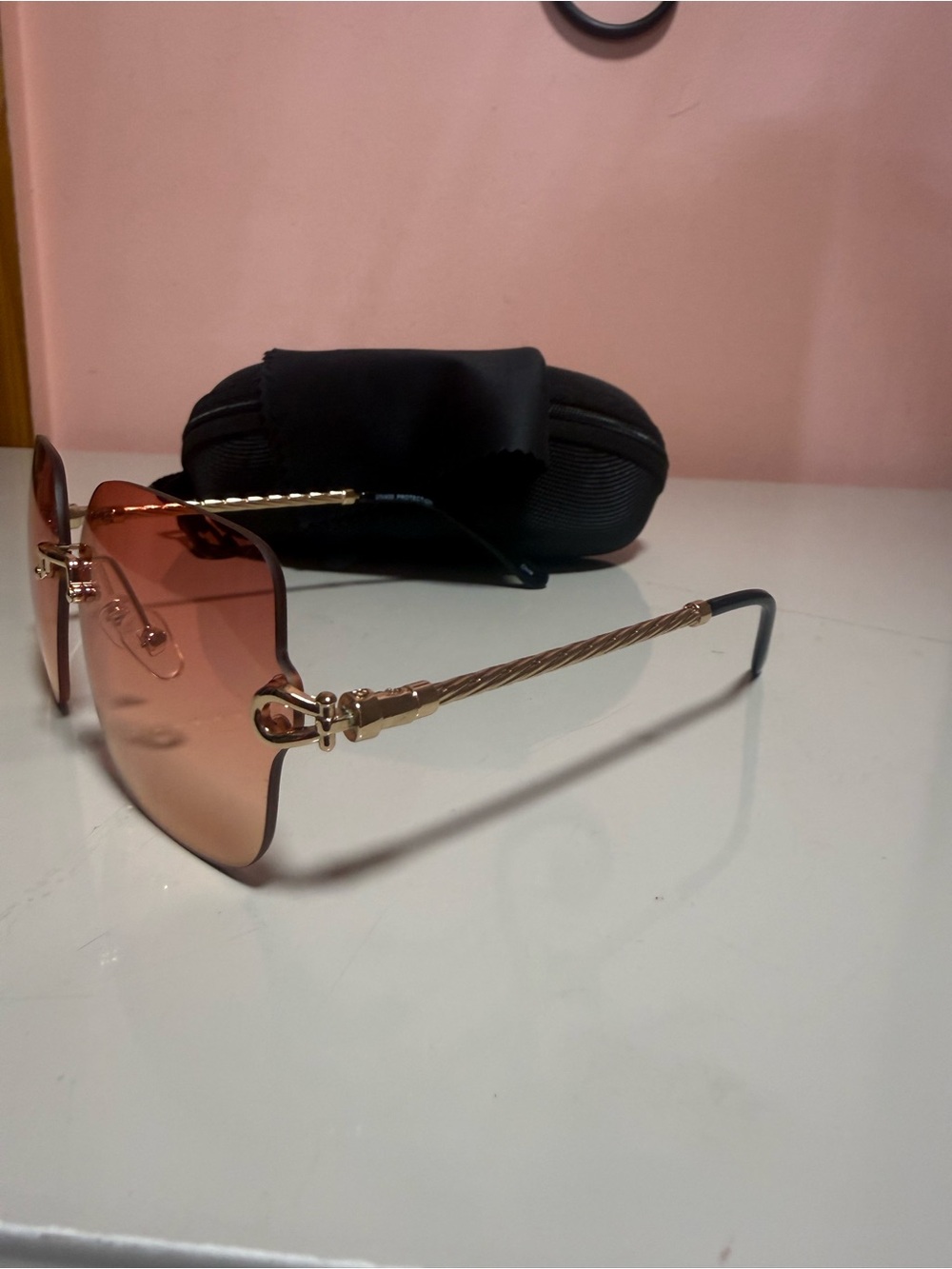 Women's Fashion Rimless Sunglasses with Gold Twisted Temples - Pink Gradient